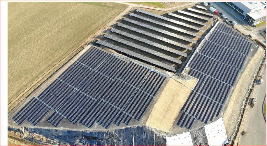 Ein Luftbild des Solarparks Salzbödetal. 